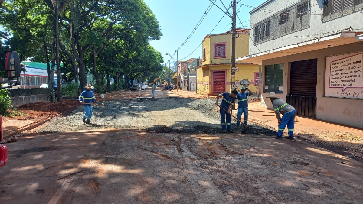 Prefeitura inicia obra para liberação provisória de trecho interditado