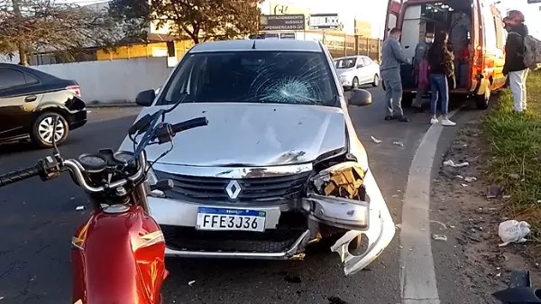 Motociclista quebra uma perna após acidente com carro em Campinas