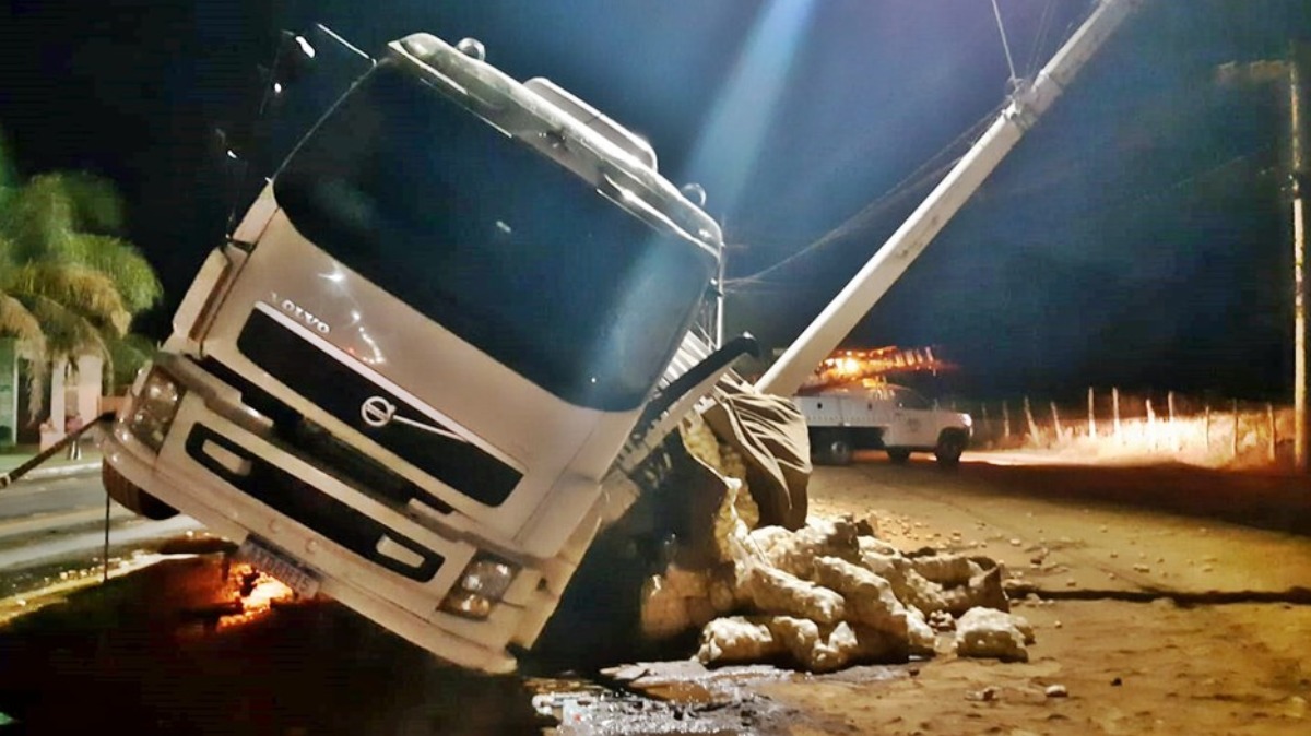 Carretas Colidem De Frente Na Br Em Congonhal Mg Tudoep