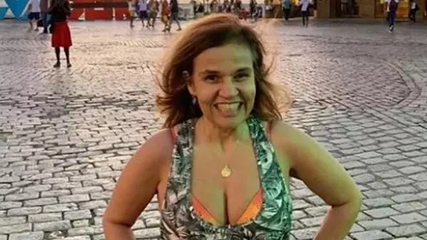 Claudia Rodrigues se declara para ex-empresária e a pede em casamento