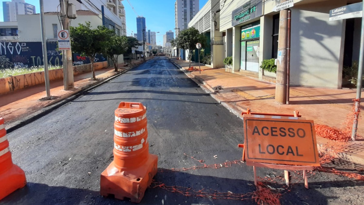 Grande quantidade de lixo é encontrada no Rio Grande em Colômbia