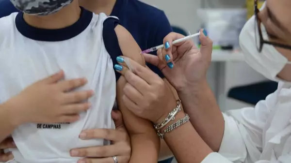 São Carlos tem 53,3 mil faltosos da 3ª dose contra Covid-19