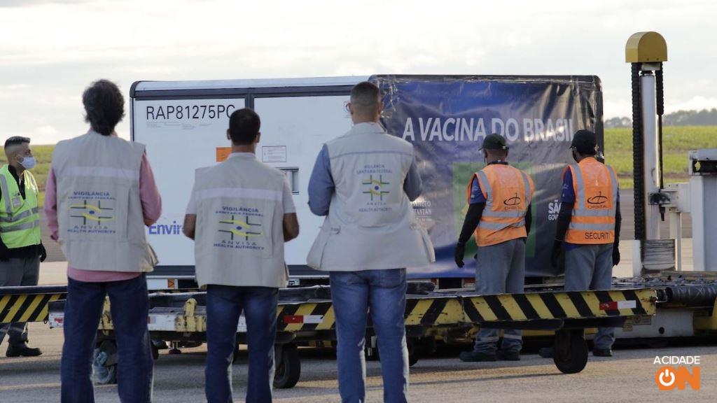 Quarto e maior lote da vacina vindo da China desembarcou hoje em Viracopos (Foto: Denny Cesare/Código 19)