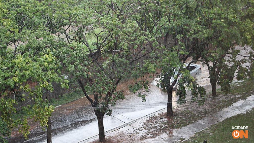 Chuva deste domingo causou diversos pontos de alagamento por Campinas (Foto: Karen Fontes/Código 19)