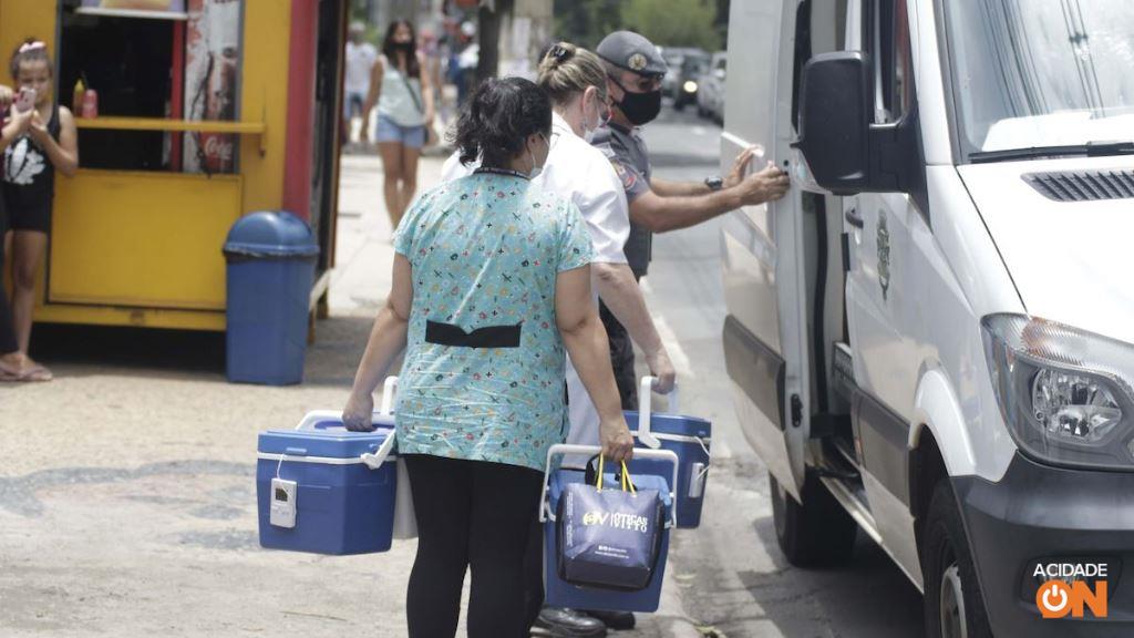 Vacinas chegaram no DRS, no Centro de Campinas (Foto: Denny Cesare/Código19)