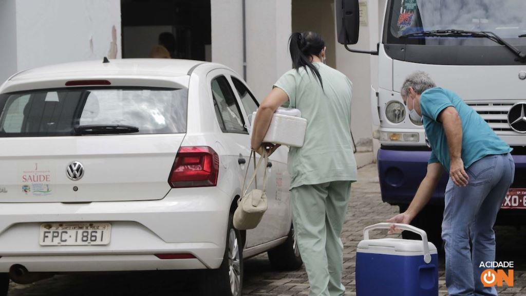 Vacinas chegaram no DRS, no Centro de Campinas (Foto: Denny Cesare/Código19)