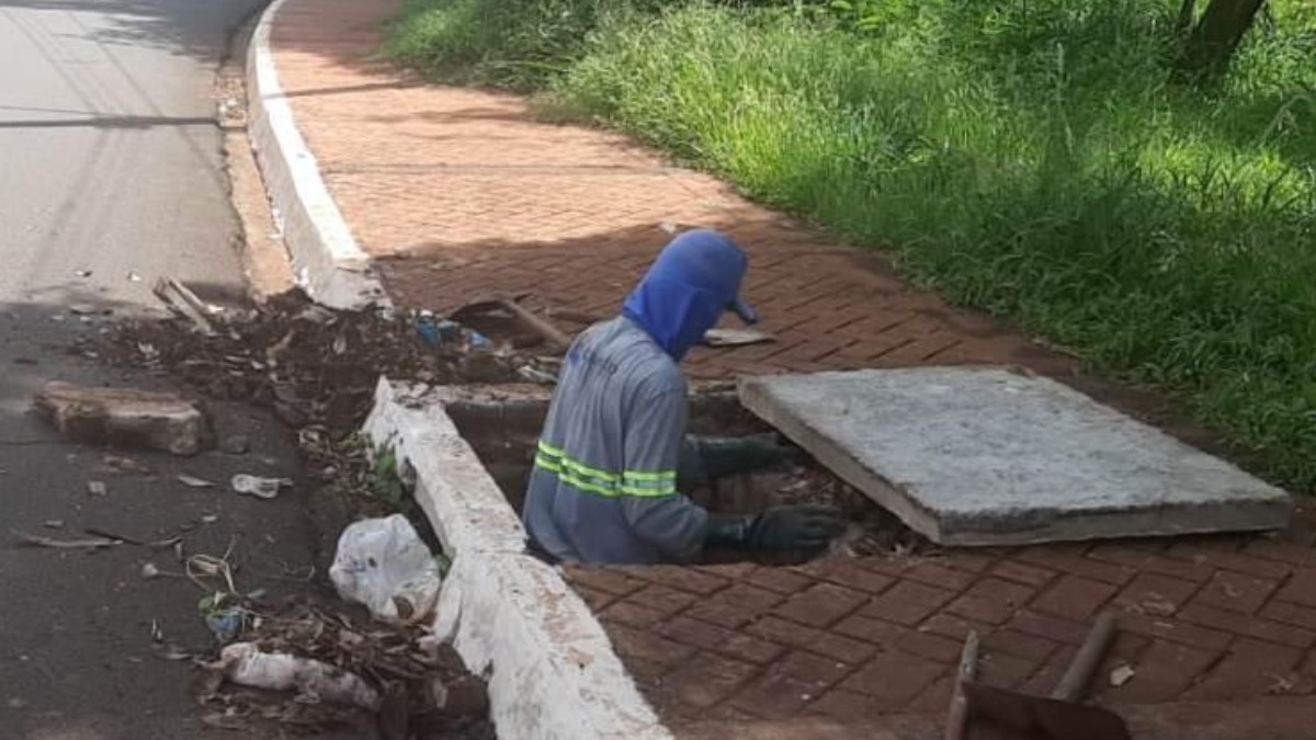Ribeirão Preto intensifica limpeza de bocas de lobo após início das chuvas e novos alagamentos