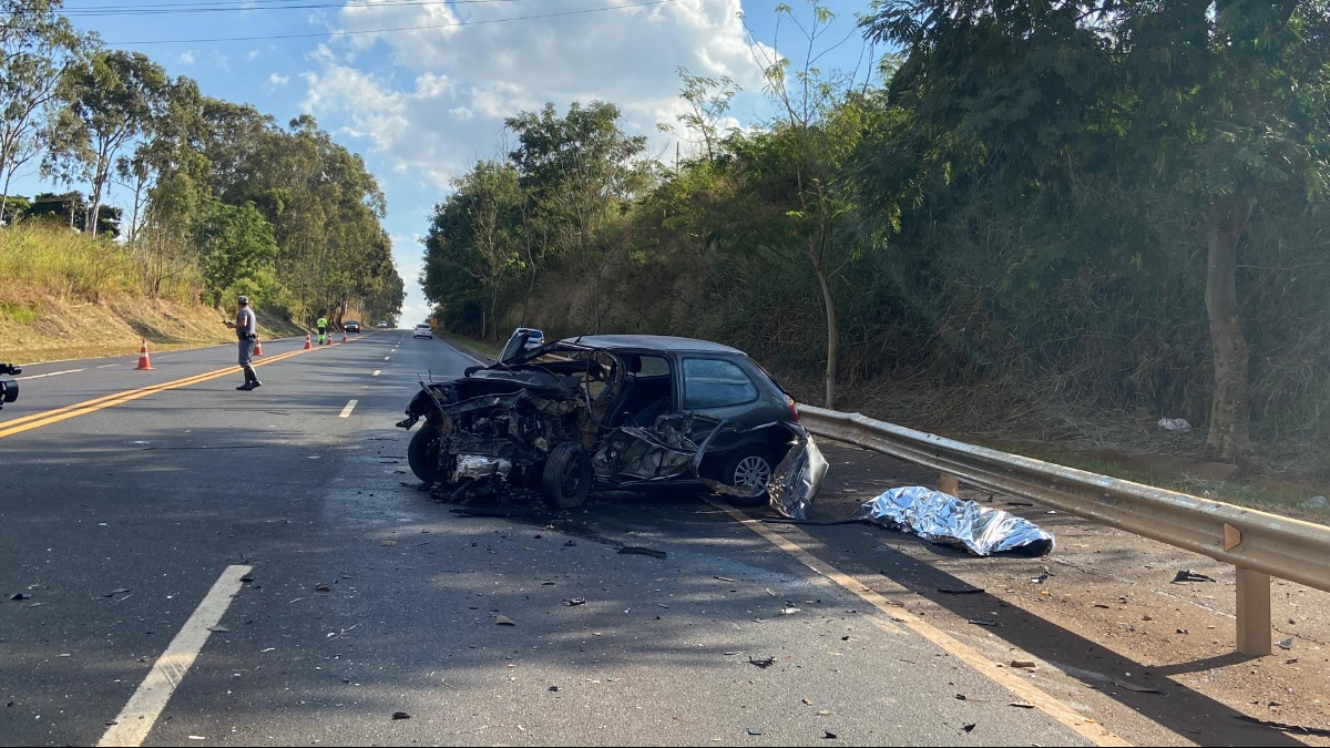 Jovem de 24 anos morre em acidente entre carro e caminhão em rodovia que liga Ribeirão e Dumont