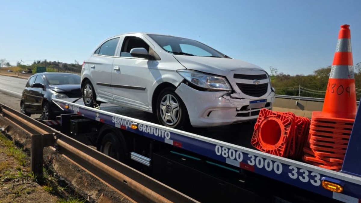 Batida entre três carros no Anel Viário Sul dificulta andamento do trânsito nesta quarta (17)