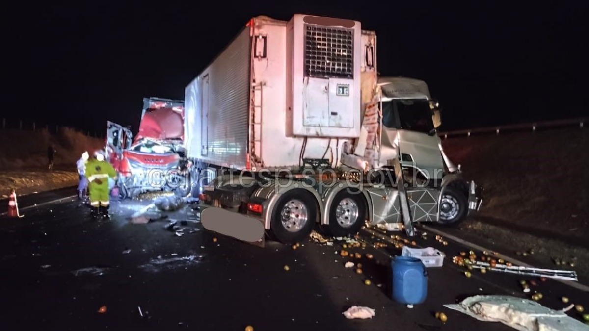 Caminhoneiro morre em acidente envolvendo três caminhões na rodovia Anhanguera