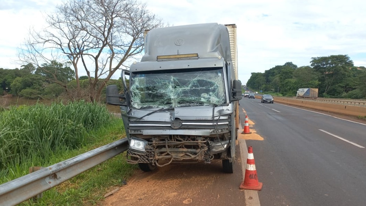 Batidas na Anhanguera deixa trânsito carregado na rodovia