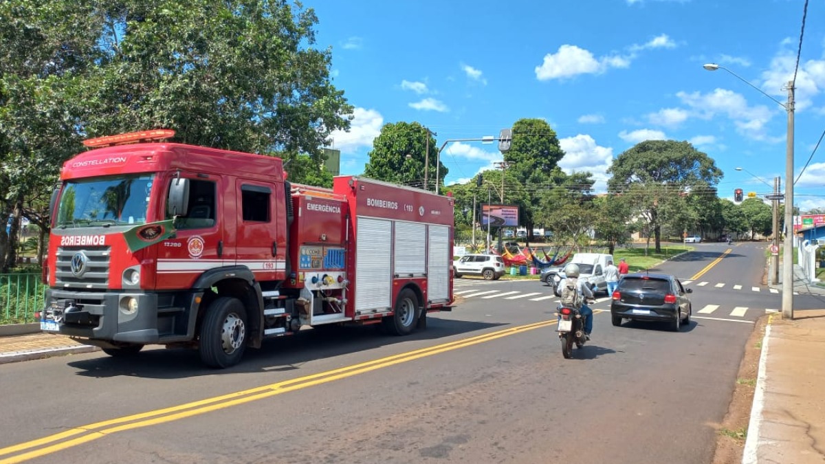 Acidente entre carro e moto deixa duas pessoas feridas em Batatais
