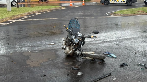Acidente na Thomaz Alberto Whately - Foto: Fabio Marchiselli/CBN Ribeirão