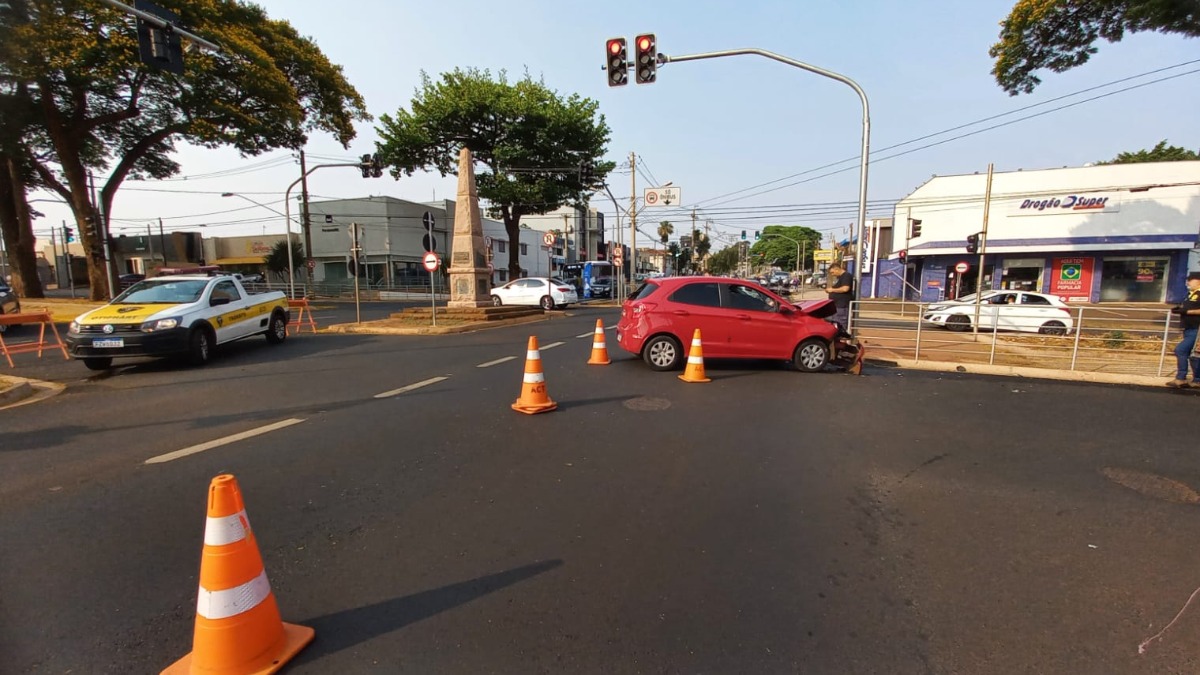 Confusão com semáforos entre as avenidas Nove de Julho e Independência pode ter causado acidente