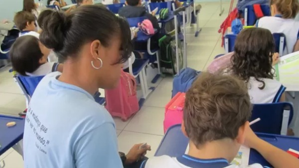 Poucos alunos autistas têm acompanhamento especial em escolas regulares - Foto: Michelle Farias/G1