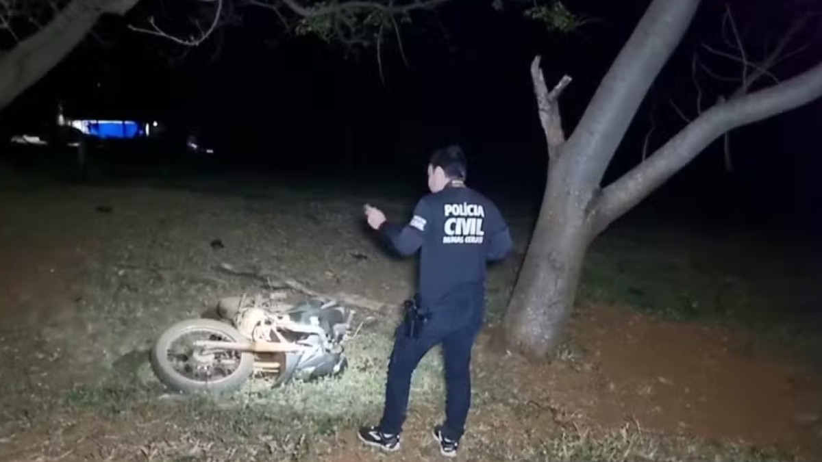 Adolescente de 14 anos morre ao bater moto contra árvore em Claraval (MG)