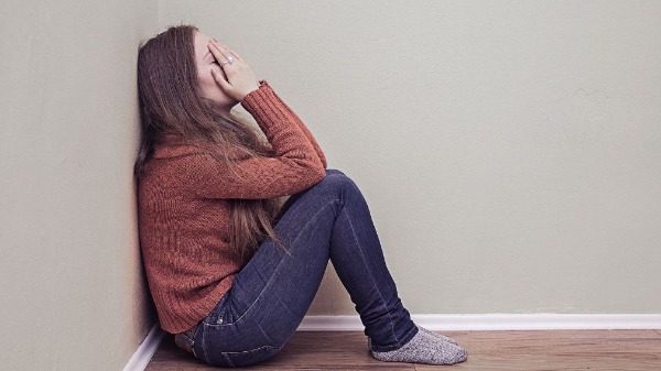 Autoagressão entre adolescentes cresce e acende alerta de pediatras