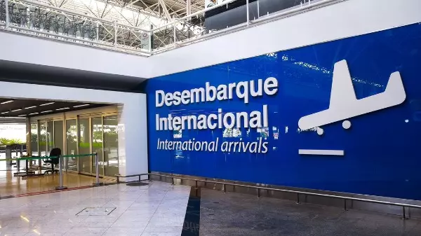 Não vacinados que chegarem ao Brasil vão precisar de quarentena