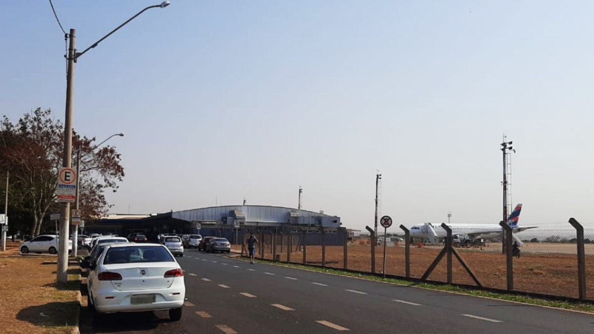 Entrada do aeroporto Leite Lopes tem entrada interditada para obras do novo Boulevard