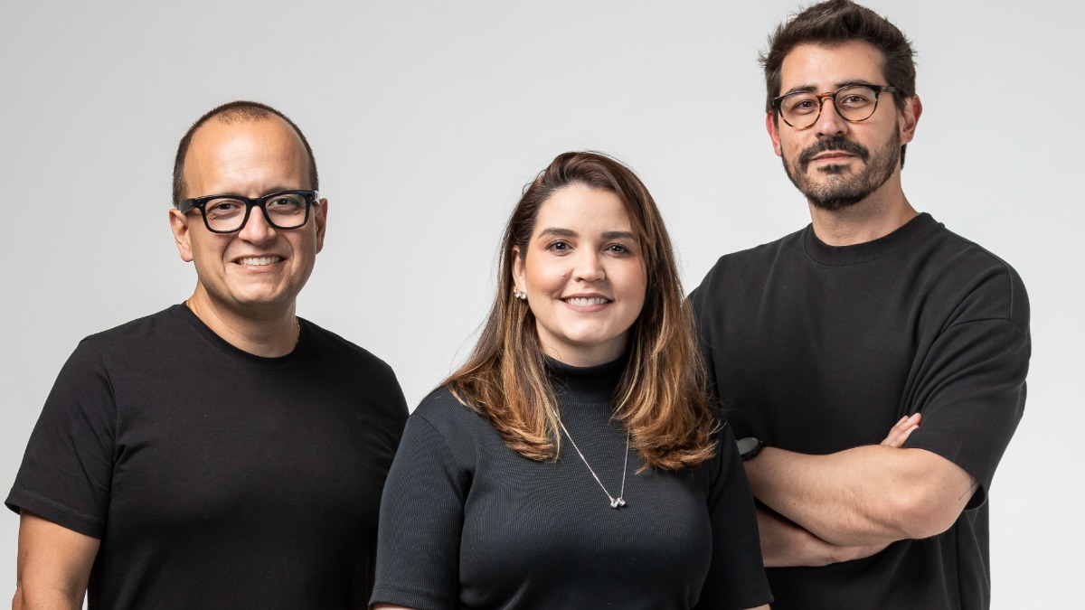 Leopoldo Azevedo, Carol Delalibera e Fábio Wanderley, da Agência SALA. A chegada de Carol à liderança de Atendimento e Negócios marca um novo momento da agência, que também amplia sua atuação internacional com a expansão para os Estados Unidos 
