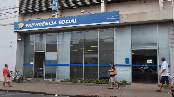 Quais impactos os descontos irregulares em aposentadorias têm na economia brasileira?