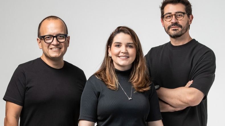 Leopoldo Azevedo, Carol Delalibera e Fábio Wanderley, da Agência SALA. Setembro marca um novo momento da agência, que também amplia sua atuação internacional com a expansão para os Estados Unidos