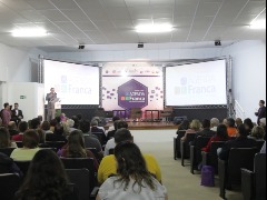 Debate é encerrado com perguntas do público e novos planos comerciais