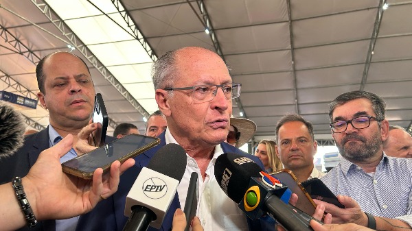 Vice-presidente Geraldo Alckmin marca presença na abertura da Agrishow 2025