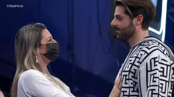 Mãe de fã de Alok, que morreu em acidente, emociona DJ no programa Altas Horas
