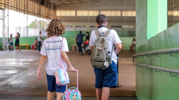 Ricardo Silva veta projeto que visa substituir sinais sonoros de escolas municipais por música