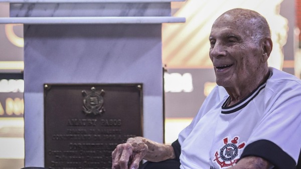 Morre Amaury Pasos, um dos maiores jogadores de basquete do Brasil