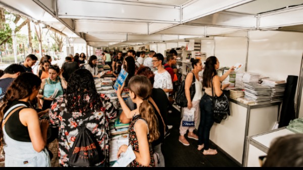 Jornalista Ana Paula Araújo participa da 25ª edição da Feira Internacional do Livro de Ribeirão Preto