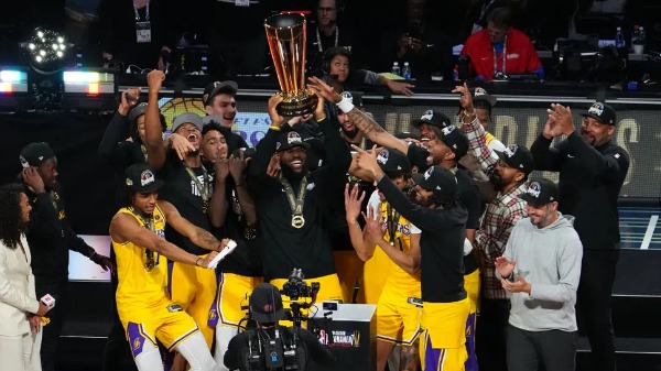 Lakers vencem Pacers e conquistam a primeira edição da Copa da NBA