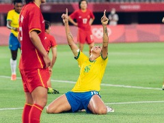 Goleada por 5 a 0, com trinta minutos irretocáveis do Brasil