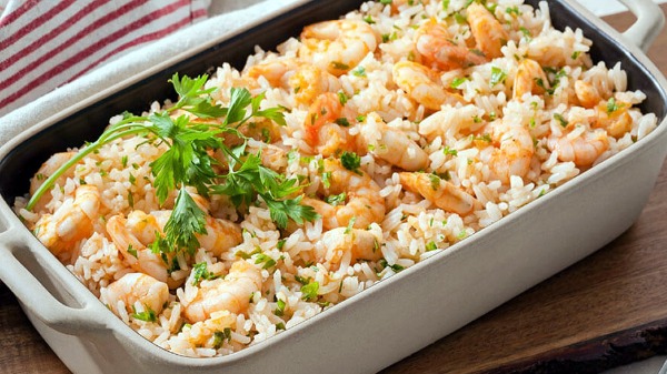 Sugestão da chef: arroz no forno com camarão
