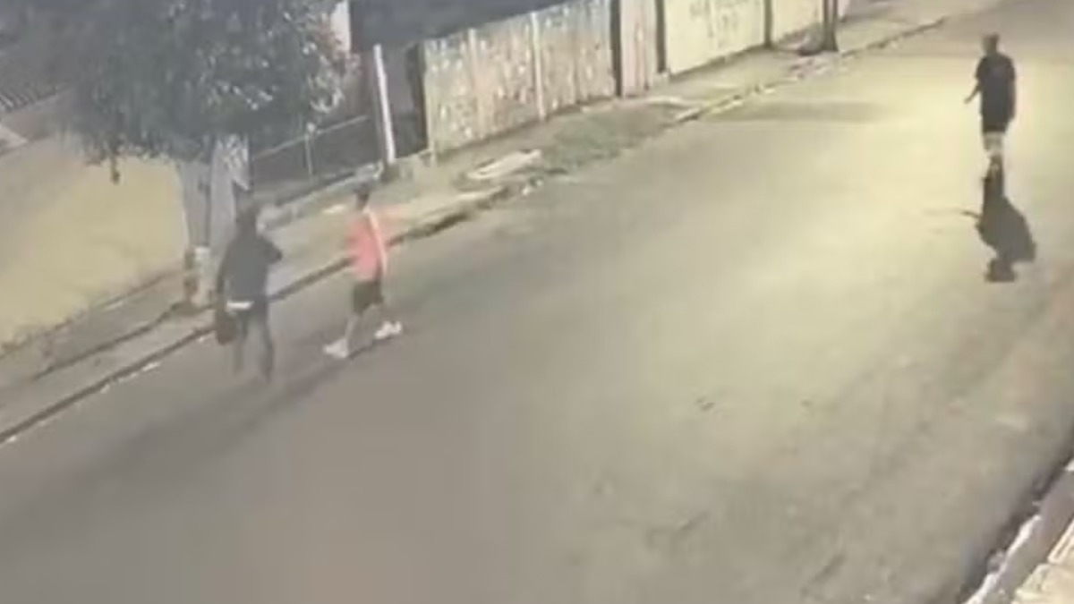 Homem é agredido por assaltantes enquanto esperava em ponto de ônibus na Vila Tibério