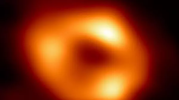 Astrônomos divulgam primeiras imagens de buraco negro da Via Láctea