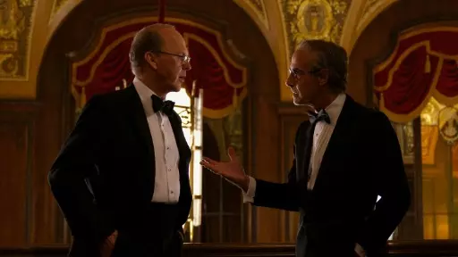 Michael Keaton busca calcular o preço de uma vida em "Quanto Vale?"