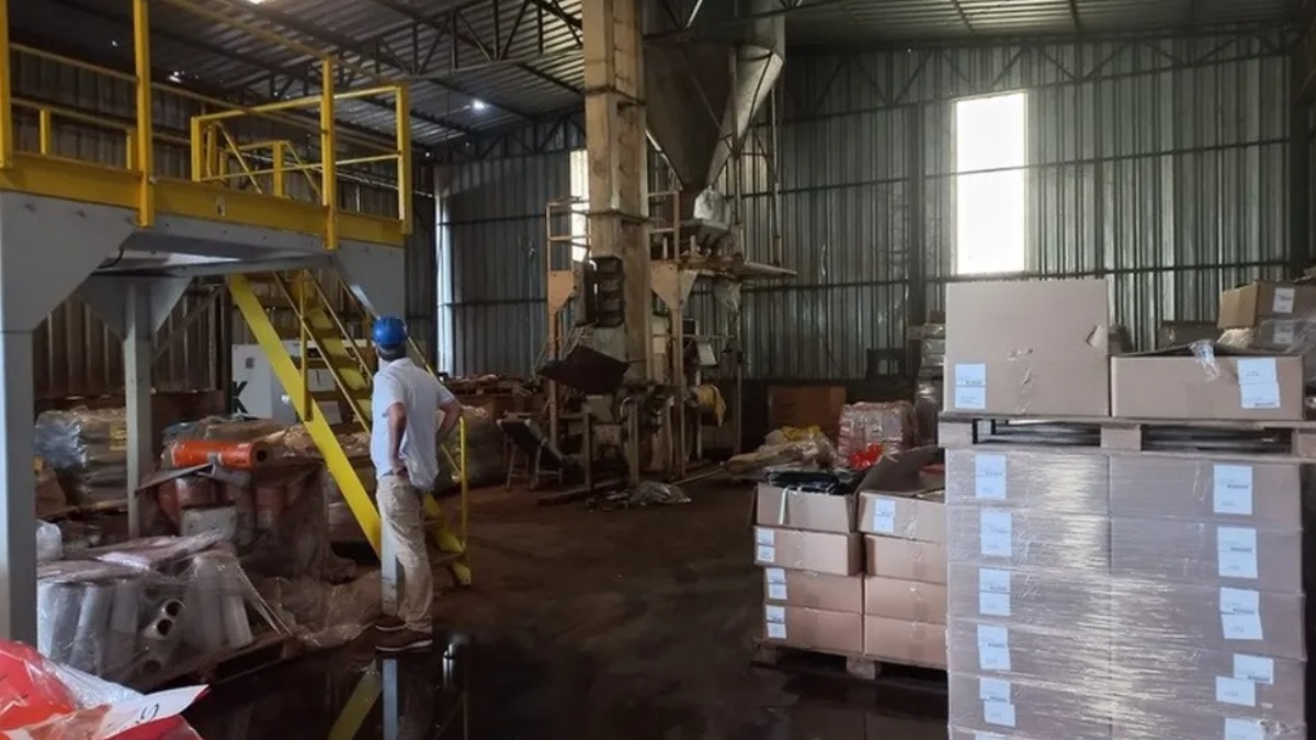 Operação apreende quase 30 toneladas de ração contaminada e fecha fábrica em São Joaquim da Barra