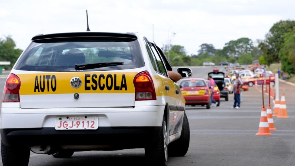 Fim da autoescola obrigatória para tirar CNH entra em debate público