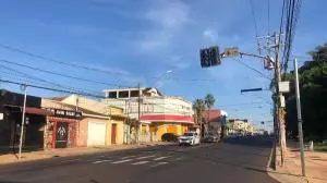 Caminhão derruba fios e desliga semáforos na Dom Pedro em Ribeirão