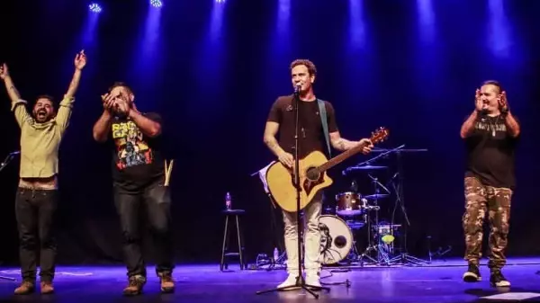 Banda Pedra Letícia faz show em Ribeirão no Theatro Pedro II
