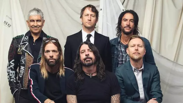 Lollapalooza define horários dos shows de Foo Fighters e Miley Cyrus