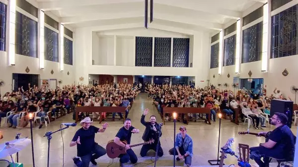 Rosa de Saron tem apresentação no Theatro Pedro II em Ribeirão