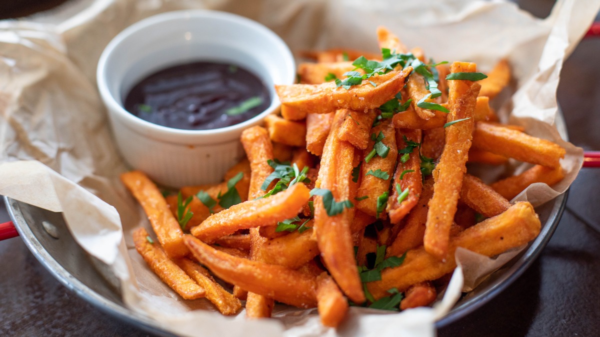 Bolinhos crocantes de batata frita - Receitas Agora