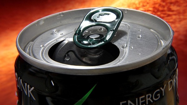 Estudo aponta que bebidas estimulantes podem fazer mal à saúde de crianças e adolescentes