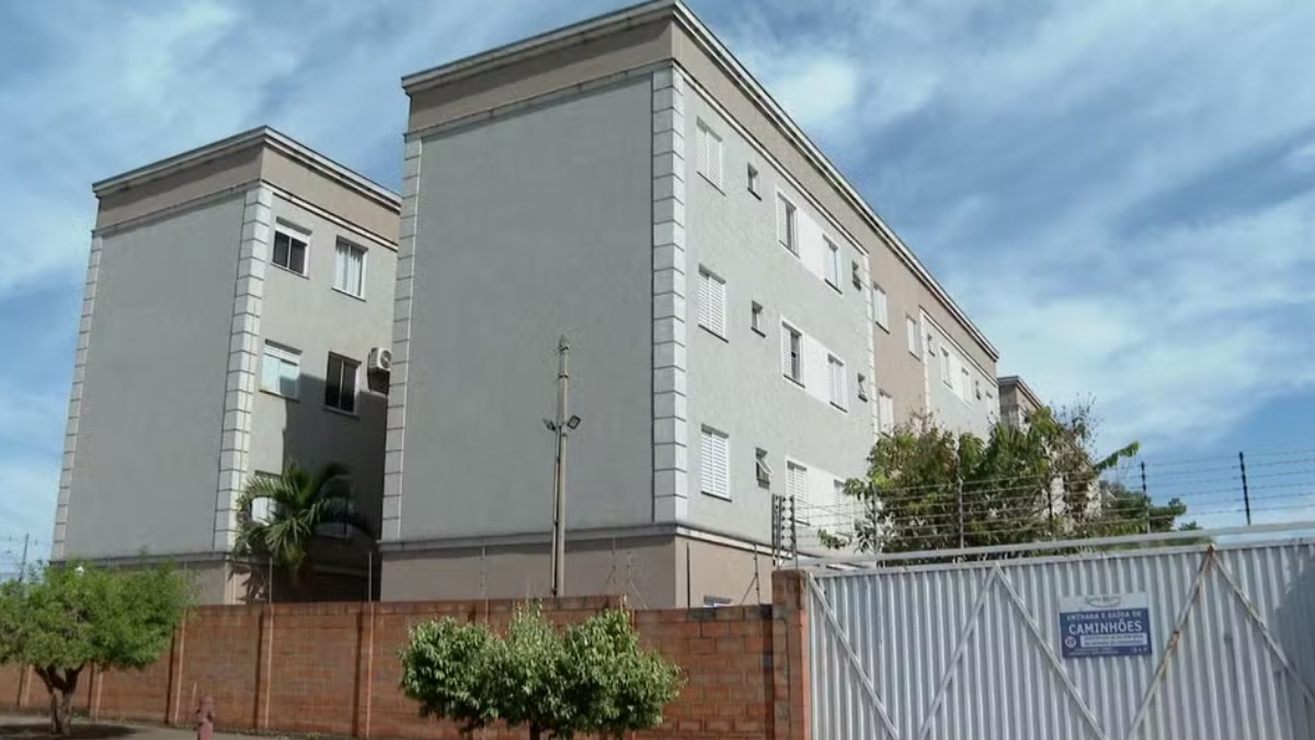 Moradores de prédio interditado em Sertãozinho são alojados no salão de festas do condomínio