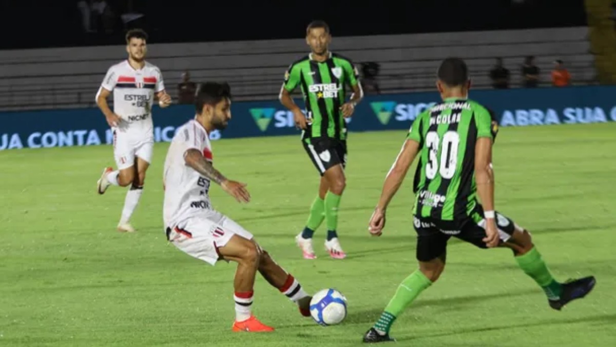Botafogo empata com o América-MG na estreia da Série B em jogo disputado, mas pouco técnico