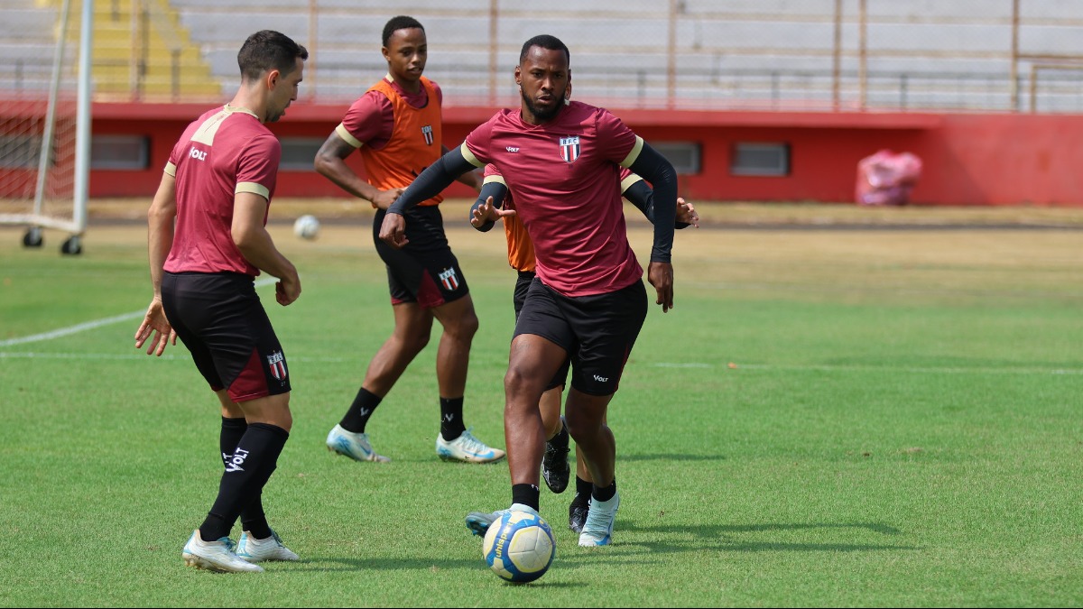 Botafogo e CRB se enfrentam em duelo pela parte de baixo da tabela da Série B