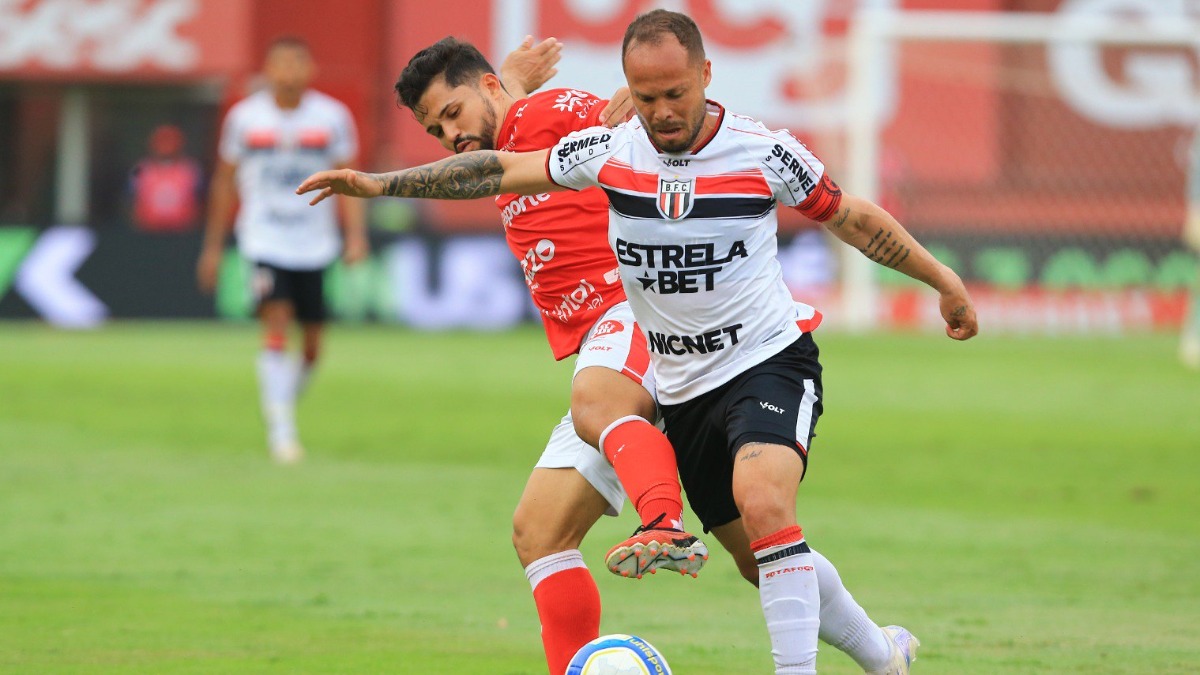 "Fizemos um grande jogo", aponta técnico interino do Botafogo em empate contra o Vila Nova